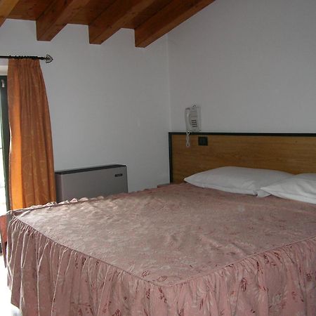 Hotel La Pergola Moniga del Garda Exterior foto