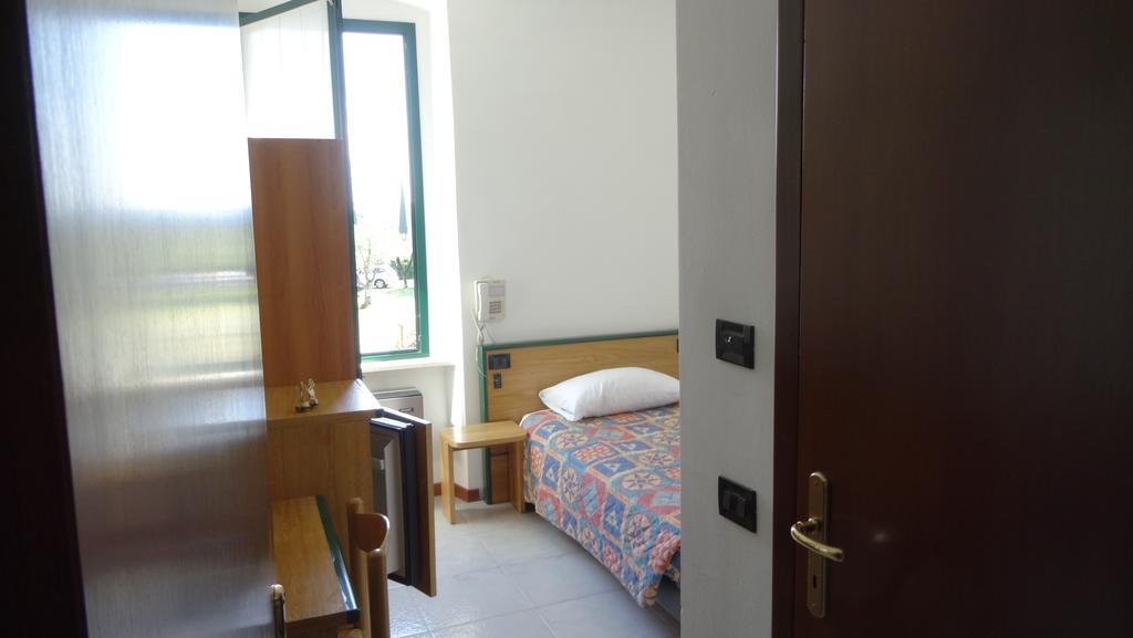 Hotel La Pergola Moniga del Garda Exterior foto